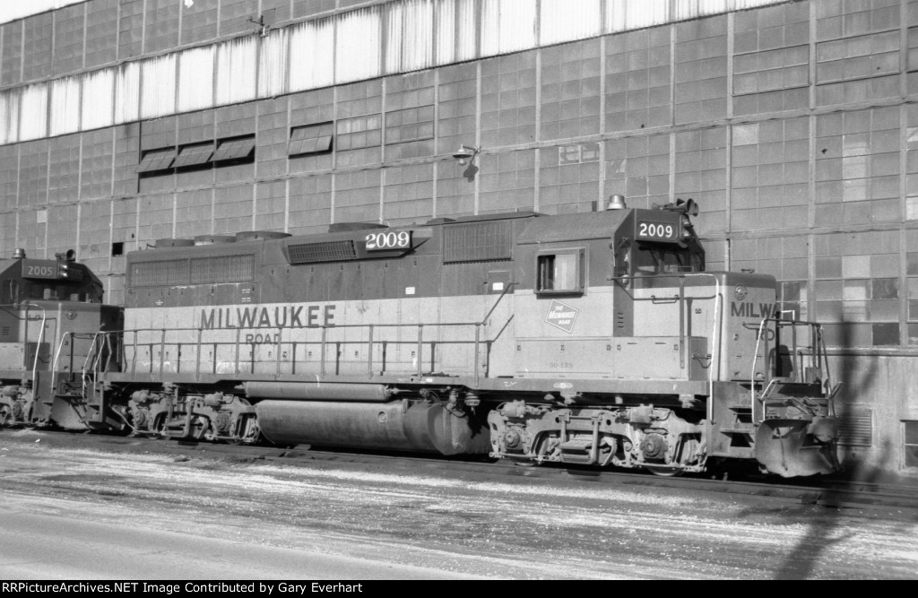 MILW GP40 #2009 - Milwaukee Road